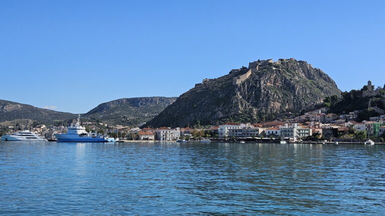 Direkt am Hafen in Nafplio übernachten – kostenlos